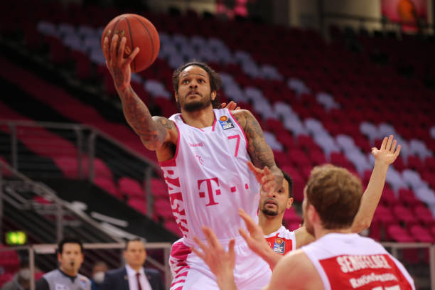 其中包括世 其中包括世