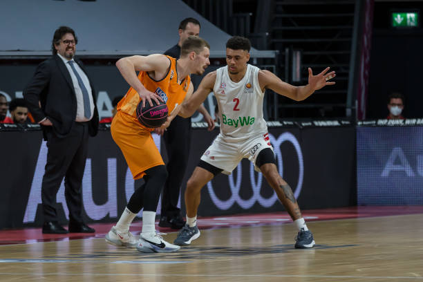 攻防两端全 攻防两端全